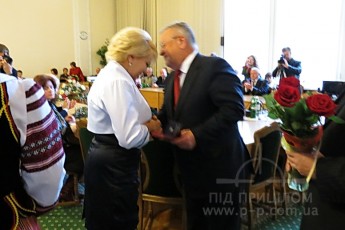 В облдержадміністрації роздавали державні нагороди