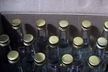 Лучанин перевозив у своєму авто контрабандну горілку та цигарки