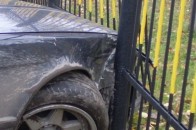 Син кандидата у народні депутати Кравчука на авто «протаранив» у Луцьку паркан