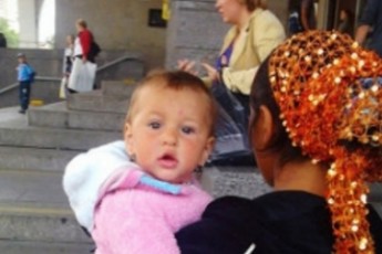 На Волині жінка використовувала свого однорічного сина для жебракування