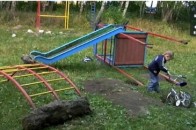У Луцьку зі спортивного майданчика зробили сміттєзвалище