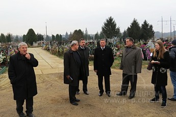 Микола Романюк проконтролював, як розширяють цвинтар у Гаразджі