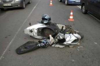 На Волині неповнолітній, керуючи мотоциклом, збив на смерть пішохода