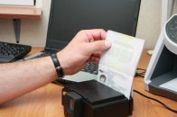 Луцькі прикордонники затримали мешканця Іраку з підробленим паспортом іспанця