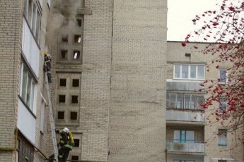 Волинські МНСники врятували дитину з палаючої квартири