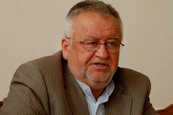 Янукович розглядає питання про звільнення Клімчука?