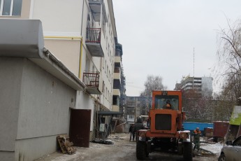 Ремонт будинку на Рівненській, 109 у Луцьку обіцяють повністю завершити до Дня Святого Миколая