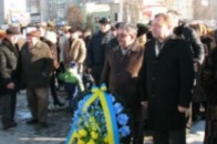 В перший день нового року луцькі чиновники провели урочисте покладання квітів з нагоди дня народження Степана Бандери