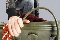 На Волині неповнолітній обікрав жіночу сумочку, скориставшись відсутністю власниці