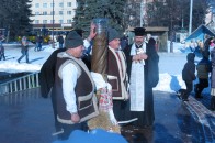 У Луцьку запалили двометрову свічку