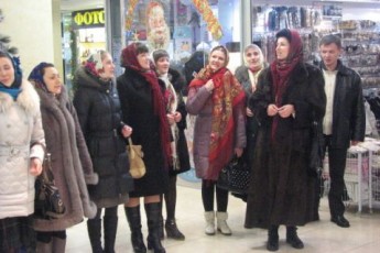 До луцького ЦУМу завітали колядники