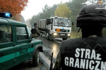 Влада Польщі стягує додаткові сили на кордон з Україною