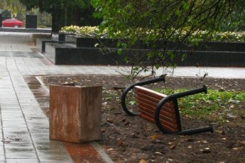 У Луцьку покрали лавки, а міліція «розводить руками»
