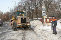 Луцькі комунальники не в змозі справитись з цьогорічними снігопадами, тому бізнесмени долучились до розчистки вулиць