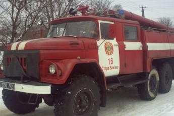 Через погодні умови волинським рятівникам довелось витягати «швидку» із снігового замету