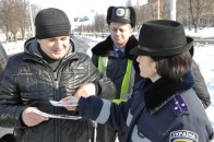 Луцькі ДАІшники застерегли водіїв про розмови по мобільному під час руху