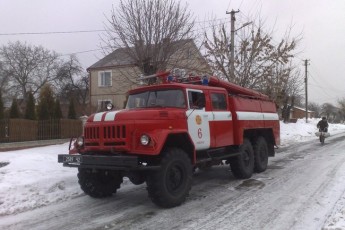 На Волині рятувальник 4-ма підрозділами гасили пожежу в столярному цеху
