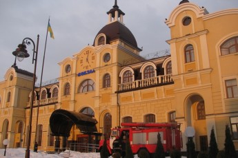 Луцькі рятівники гасили умовну пожежу на вокзалі