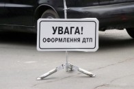 У Луцьку молодик на швидкості протаранив чуже авто та врізався в дерево