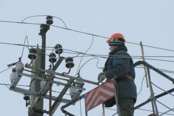 Через ремонт повітряних ліній електропередач мешканці села під Луцьком сидітимуть місяць без світла