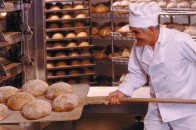 Клімчук намагається показати, що тримає ціни на хліб «у кулаці»?