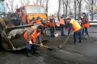Накидали асфальт в баюри – відмили гроші