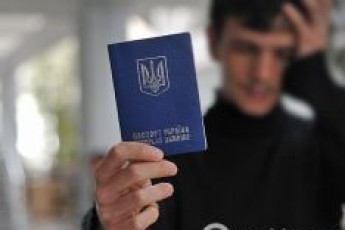 Волинянин вирішив податись за кордон по паспорту брата-близнюка