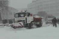 Як у Луцьку «воюють» з завірюхою
