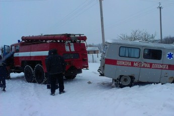 Волинські рятувальники витягли з кювету 