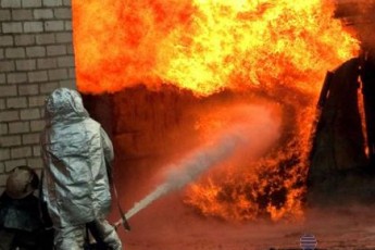 Волинські пожежники врятували пенсіонерку з палаючого будинку
