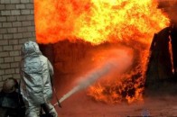 Волинські пожежники врятували пенсіонерку з палаючого будинку