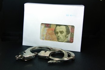 На Волині начальника відділу по боротьбі з економічною злочинністю засудили за «кришування» валютчиків