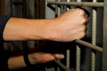 Поліського гангстера, який зробив засідку та пограбував попутнє авто, таки запроторять за ґрати