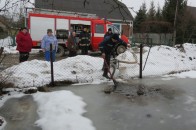 Волинські рятувальники продовжують відкачувати тисячі метрів кубічних талої води