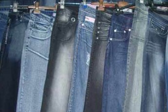 Волинянин намагався перевезти контрабандні штани вартістю 26 тисяч гривень