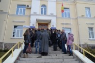 Під луцькою мерією мітингують обмануті вкладники недобудованих будинків на Зацепи та Кравчука