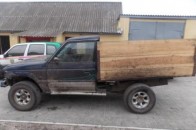 Волинські прикордонники затримали контрабандиста, який тікав на саморобному джипі