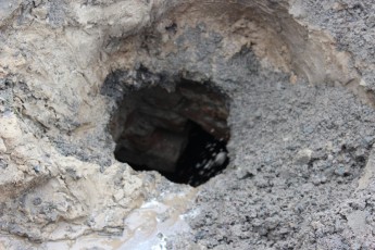 У Луцьку під проваллям на Замковій площі виявили старовинний підвал