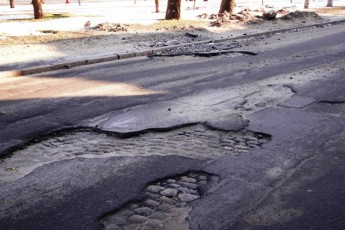 Волинських автодорожників змусять відремонтувати дорогу, в яку 