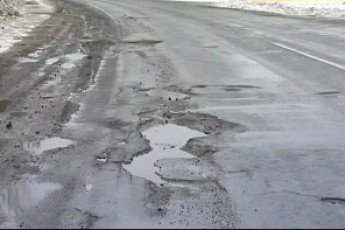 Влада обіцяє відремонтувати всі дороги державного значення на Волині до Великодня
