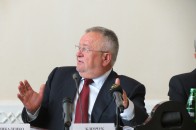 Клімчук заявив, що проводить медичну реформу, бо «боїться відстати»