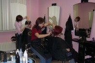 Луцька санстанція примушувала працівників перукарень проходити бактеріологічне обстеження
