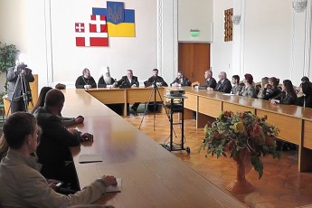 Перед Великоднем волинським дітям-сиротам подарували побутову техніку