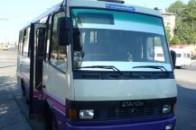 На Волині трапилось жахливе ДТП:рейсовий автобус протаранив паркан і заїхав у будинок