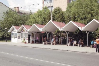 Більшість магазинів на зупинках громадського транспорту у Луцьку, вже через три місяці почнуть демонтувувати