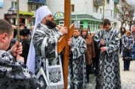 Митрополит Луцький і Волинський Михаїл повторить страждальну дорогу Ісуса з хрестом на плечах