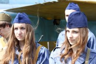 Луцьких школярів одягли у військові однострої та дали в руки автомати