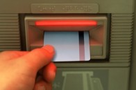 У Луцьку квартирант «нагрів» власника на 10 тисяч, викравши у нього пенсійну банківську картку