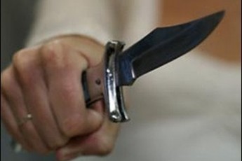 У Луцьку рецидивіст зарізав товариша через жінку