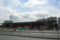 Лучани скаржаться на атракціони поблизу гіпермаркету